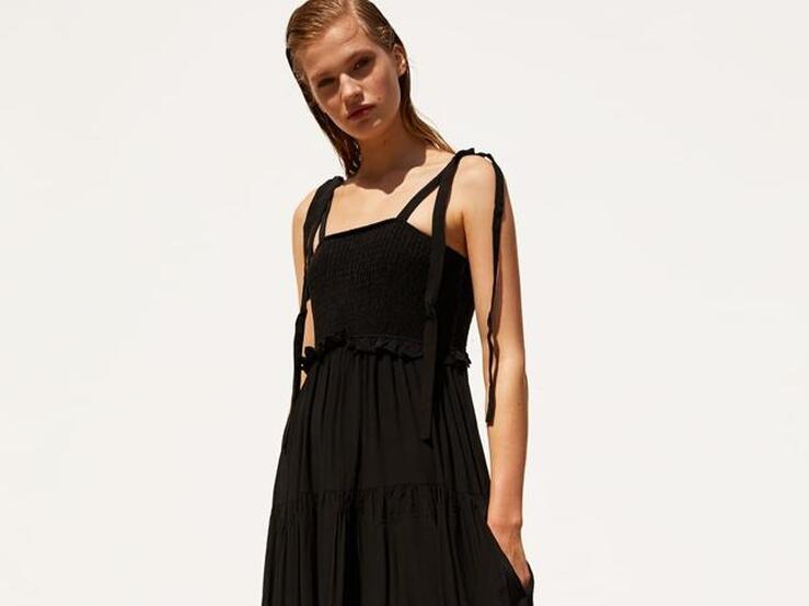 Fotos: 10 vestidos de Zara hasta la XXL que aún puedes comprar online