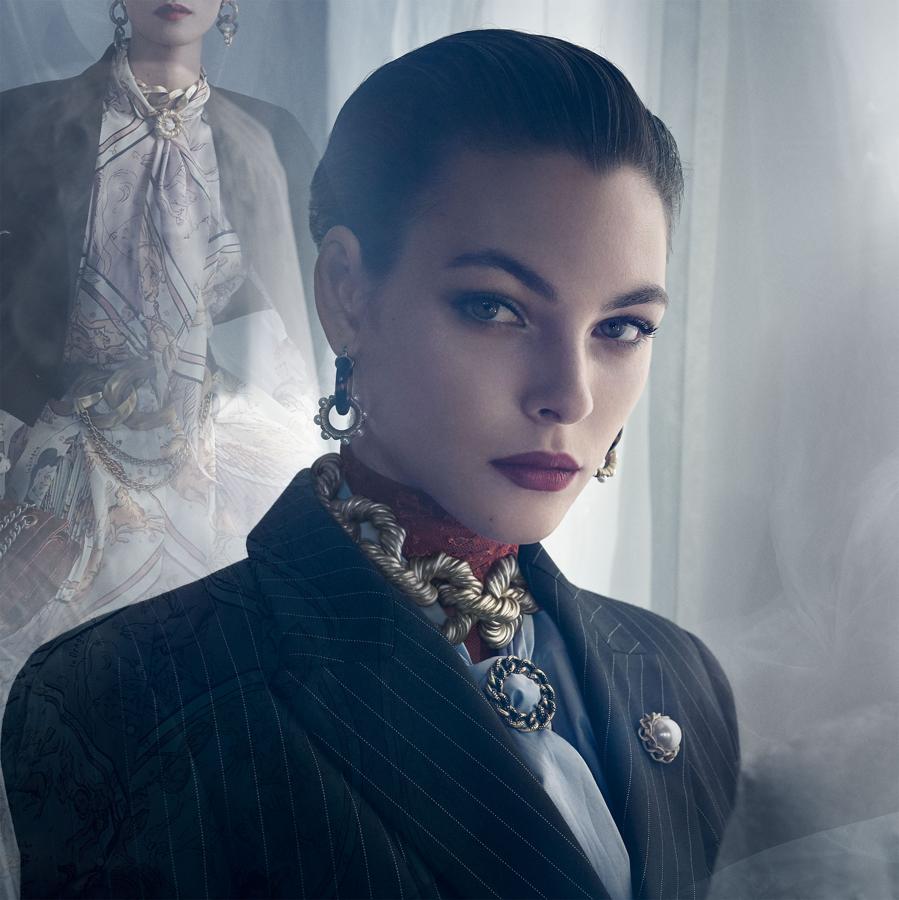 Las joyas XXL de inspiración retro ocupan un lugar protagonista en la nueva colección otoño-invierno de Zara, y demuestran una vez más que los detalles y los complementos son los que transforman por completo un look.