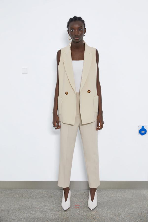 Este chaleco oversize de la nueva colección de Zara cuesta 29.95 euros.