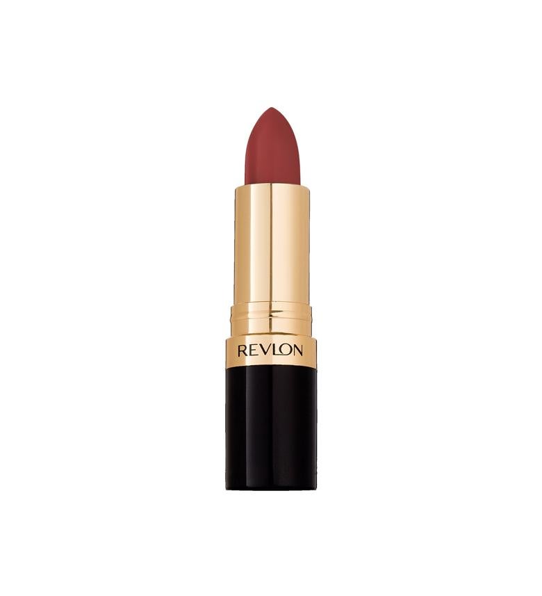 Proporciona unos labios sedosos e hidratados, con una sensación suave, ligera y aterciopelada; sin renunciar a un color de alto impacto.  Super Lustrous Matte Lipstick, tono Red Rules the Wordl, de Revlon  (6,95 €).