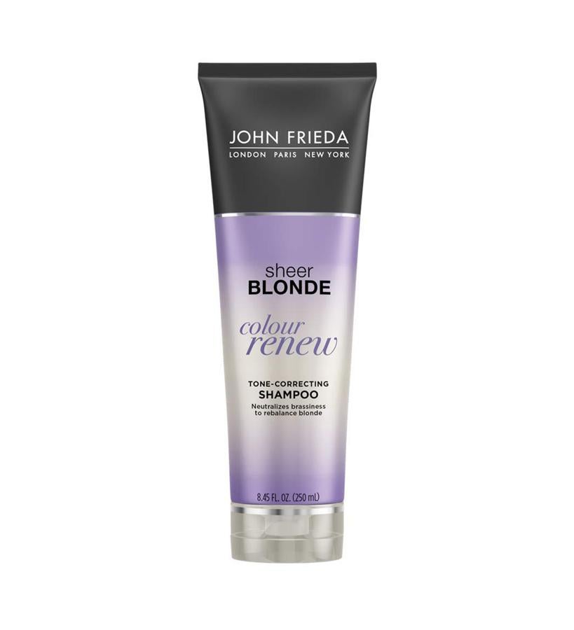 El icónico champú púrpura que fortifica a los cabellos rubios y grises, a la vez que realiza la corrección de color, revitaliza y vuelve a equilibrar a los cabellos rubios en solo tres lavados. La tecnología de brillo óptico absorbe la luz ultravioleta y emite un brillo blanco-azul para que los tonos rubios teñidos se vean más brillantes. (10,60 €).