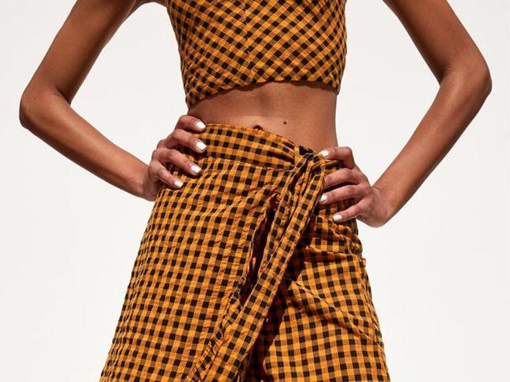 Fotos: Con estas faldas midi estampadas (y rebajadas) potenciarás cualquier look