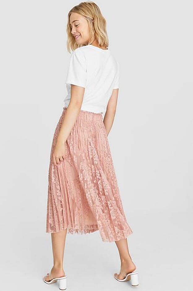 Falda midi con encaje de flores. (19,99 euros).