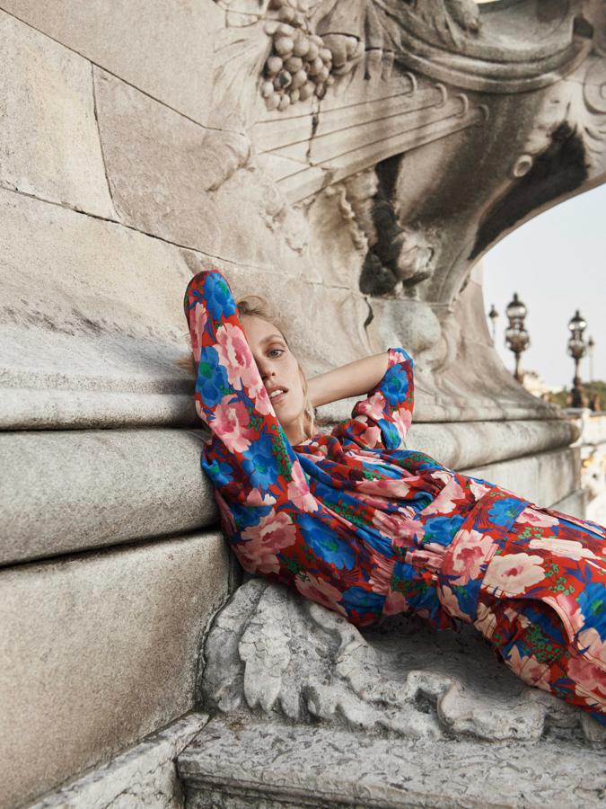 Este conjunto de blusa y pantalón con estampado de flores de la nueva colección de Zara cuesta 39.95 euros cada pieza.