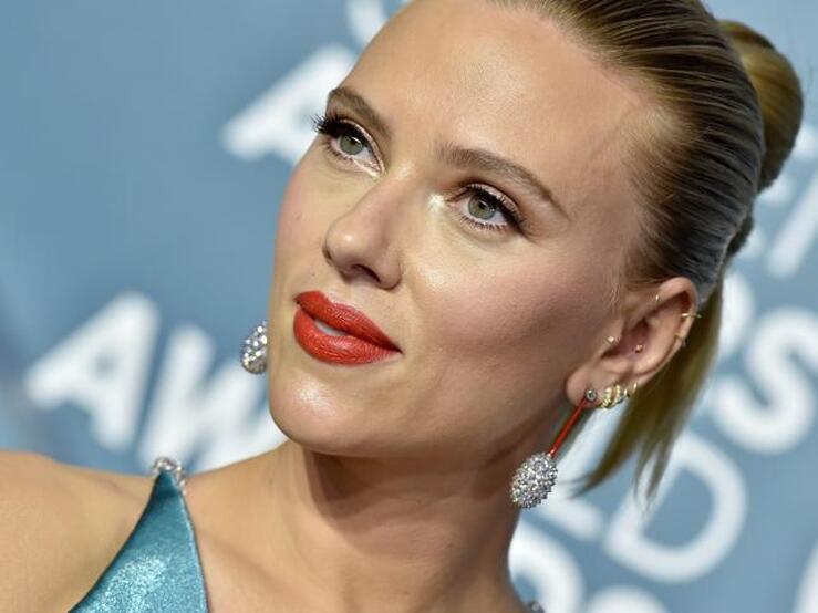 Fotos: ¿Qué cremas hidratantes y cosméticos de farmacia antiedad usan las famosas?