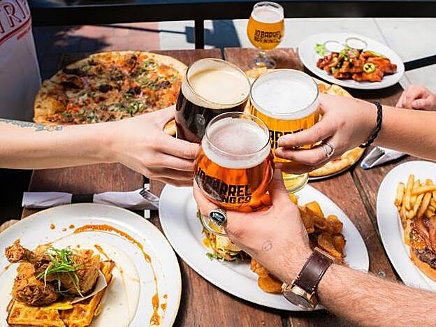 Cuidado con las cenas copiosas, el alcohol y las grasas