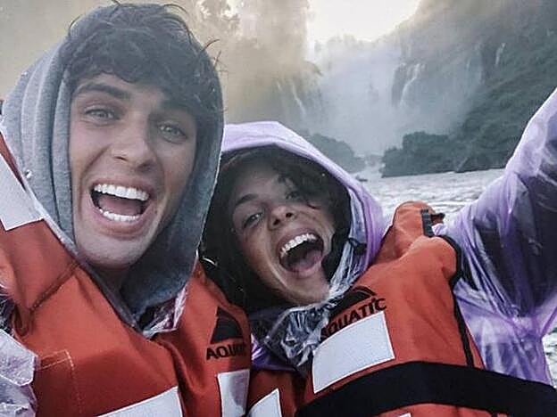 Laura Matamoros y Daniel Illescas en las cataratas de Iguazú.
