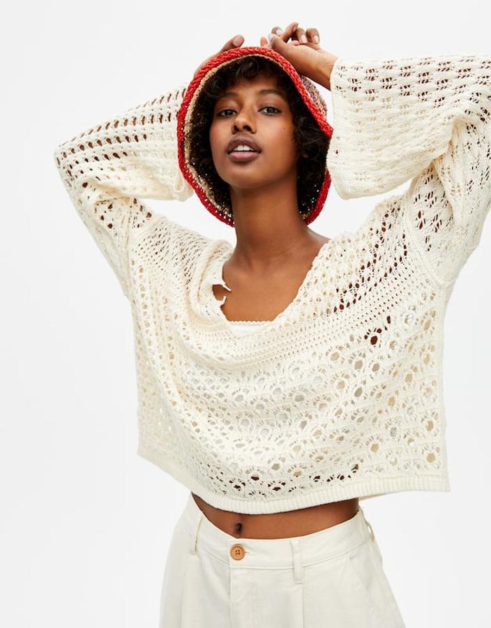 Jersey calado con detalle de botones,  22,99 euros.