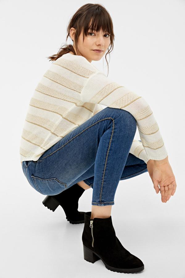 Vaqueros con banda lateral dorada. En Springfield por 35,99 euros.