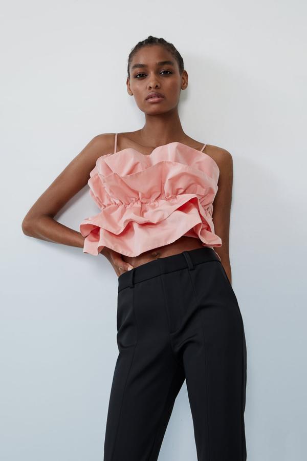 Cuerpo con escote recto y tirantes: 25,95 euros en Zara.