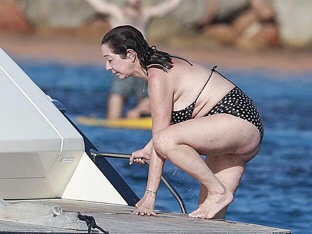 Ana Rosa Quintana en el yate en bikini y sin Photoshop.