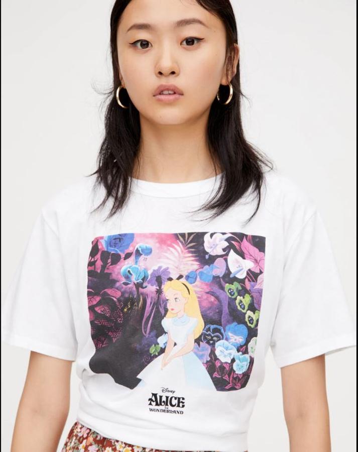 Esta camista de  Alicia en el País de las Maravillas  cuesta 12,99 euros.
