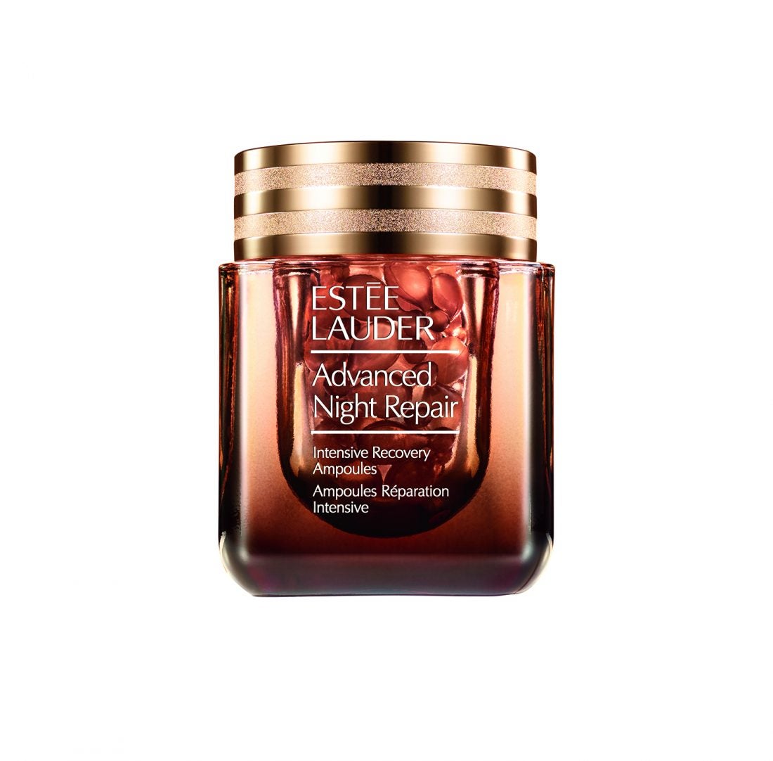 Estas pequeñas ampollas para la piel vienen en una cápsula de gelatina monodosis, por lo que nunca tendrás dudas sobre cuánto debes usar. Están hechos para hidratar y rejuvenecer la piel, con una mezcla de escualano junto con un aceite botánico antioxidante. Úsala para aportar a la dermis un efecto flash nocturno. 60 ampollas (131 €).