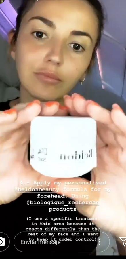 Alexandra Pereira tiene muy en cuenta todas las necesidades de su rostro y de las diferentes áreas que lo forman. Por eso cuenta con una fórmula hidratante, especialmente hecha en Beldon Beauty, para cuidar expecíficamente la zona de la frente.
