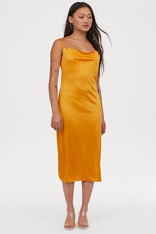 Con este vestido amarillo de H&M perderás el miedo a los vestidos lenceros.