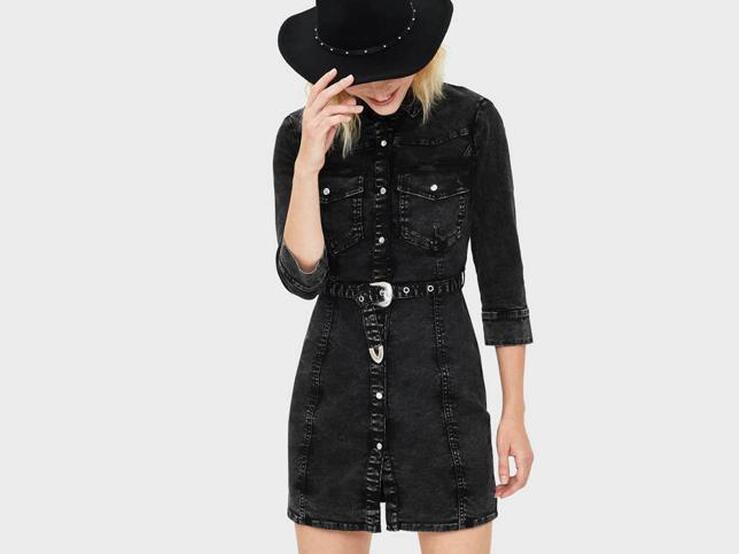 Fotos: Los vestidos de la nueva colección de Bershka que mejor sientan combinan con sandalias y también con botas