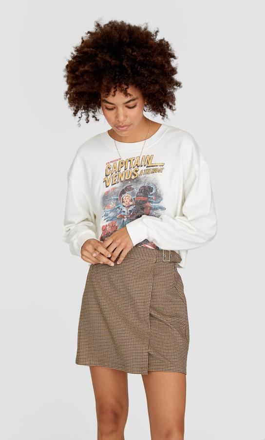 Los cuadros empiezan a revelarse como el estampado estrella del próximo otoño. Una minifalda con este estampado es, desde ya, una buena inversión (17,99 euros).