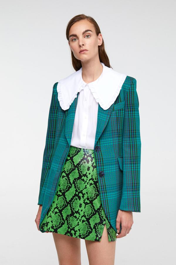 Minifalda de serpiente en verde, con una pequeña raja lateral (29,99 euros).