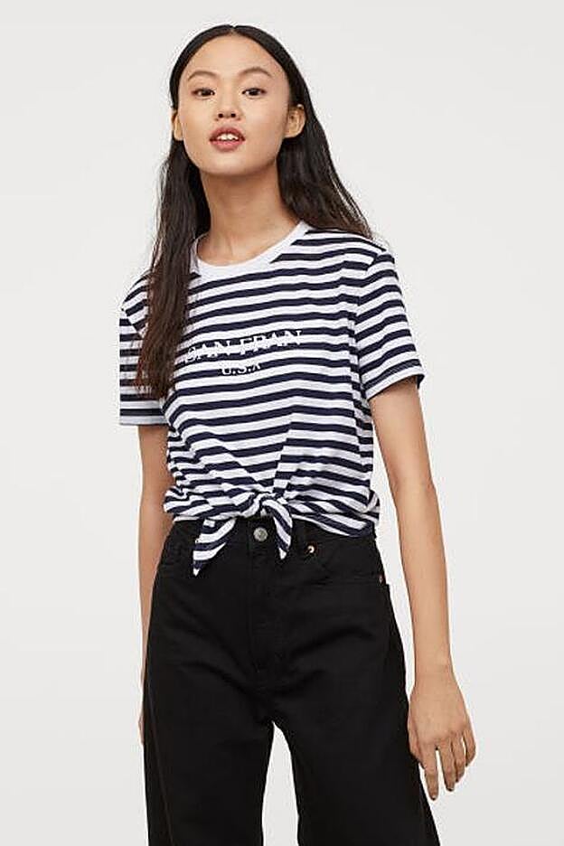 La camiseta de Vicky Martín Berrocal la puedes encontrar muy parecida en H&M.