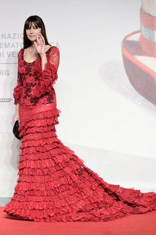 La actriz se decantó por un diseño rojo con encaje de princesa.