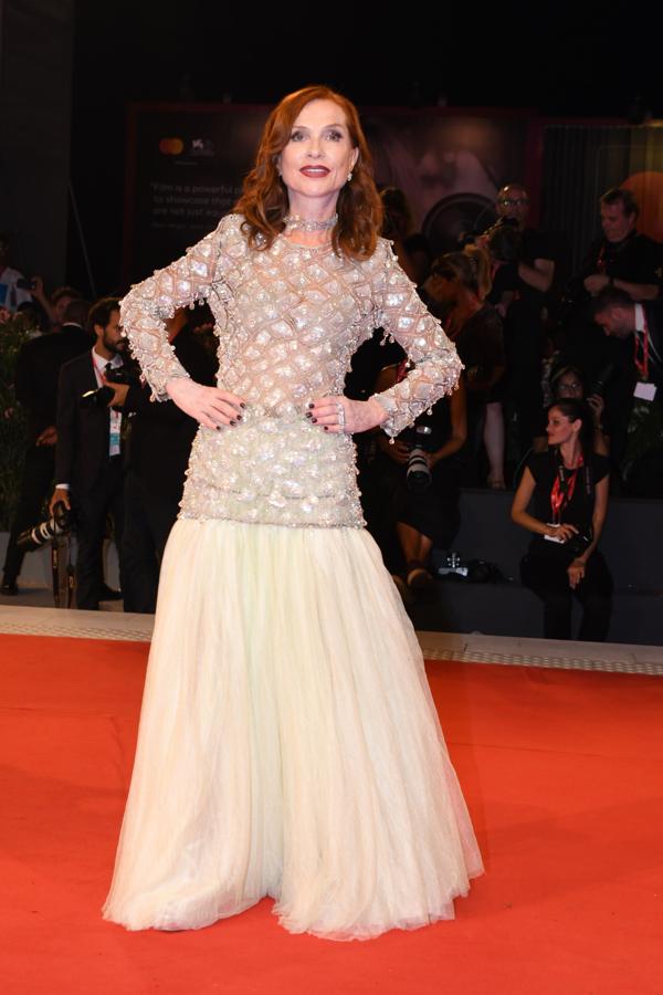 Isabella Huppert, con un diseño joya de Armani Privé Alta Costura.