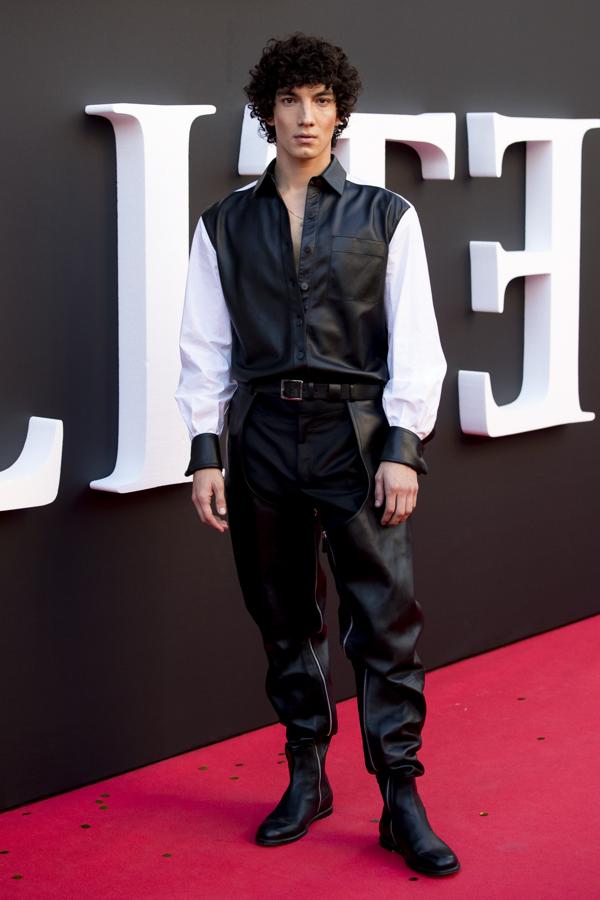 El actor Jorge López fue el más original con este mono de cuero blanco y negro y botines.