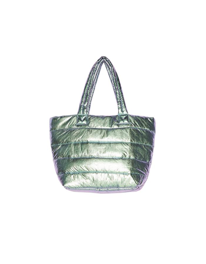 Bolso shopper tornasolado en color plata, 22,99 euros.