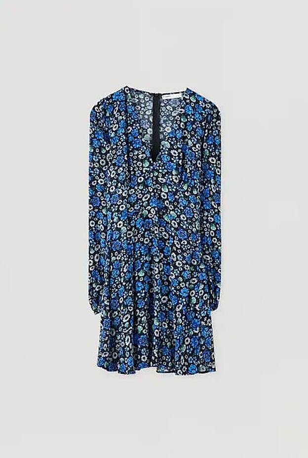 Vestido corto con estampado floral, 25,99 euros.