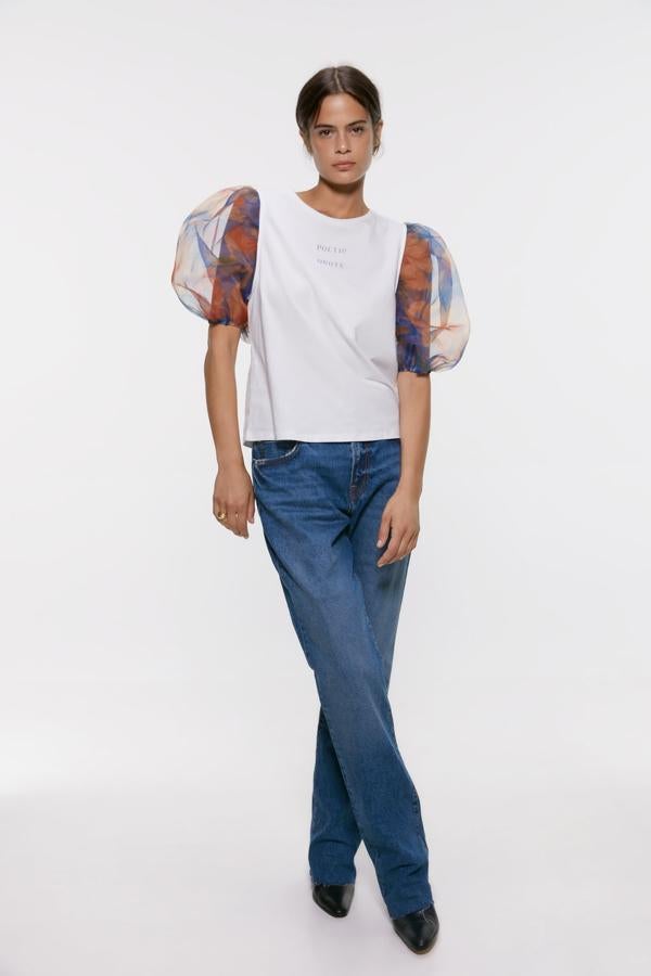 Camiseta con cuello redondo y manga de organza, 17,95 euros.