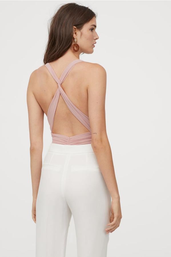 Body color nude con espalda cruzada de H&M (27,99 euros).