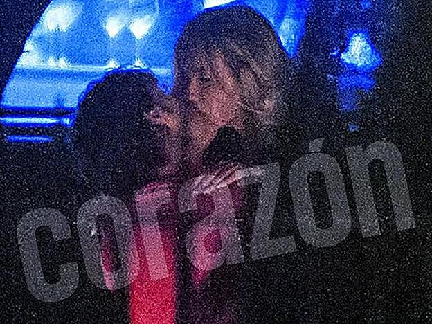Puedes ver más fotos del encuentro de Jordi Cruz y Rebecca Lima en la nueva edición de 'Corazón'.