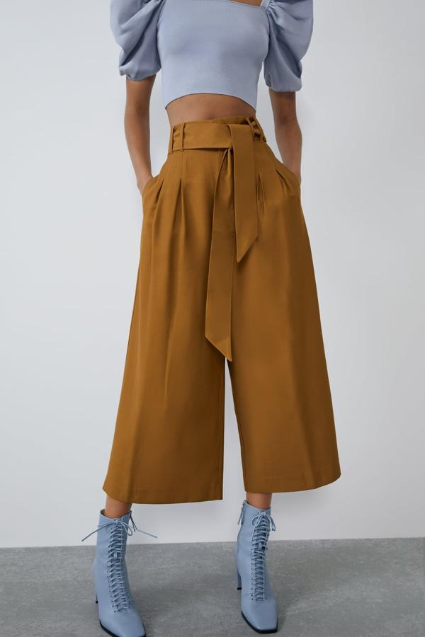 Mostaza y palazzo, es el color perfecto para el otoño. De Zara, (22,95 euros).