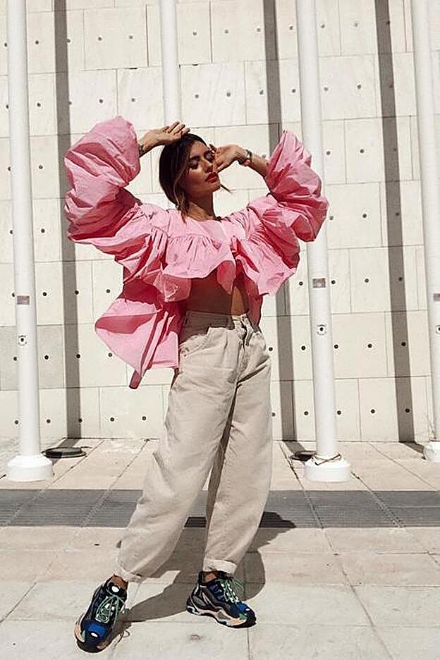 Madame de Rosa lleva los vaqueros más famosos y agotados de la nueva colección de Zara.