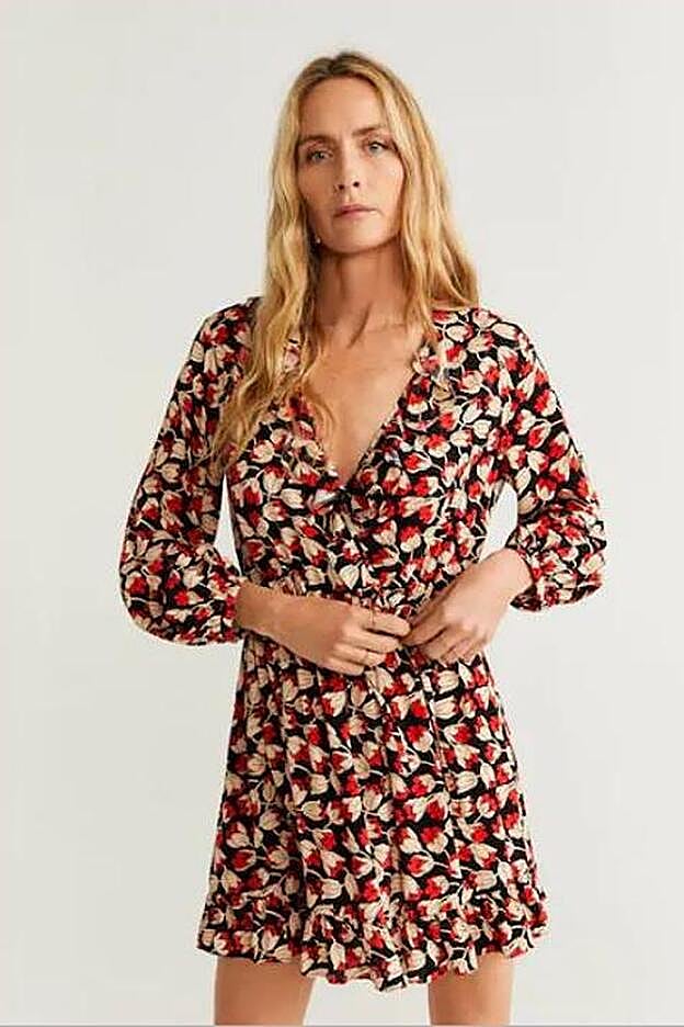 Nuestra tercera propuesta es este otro modelo de flores, de Mango (29,99 euros).