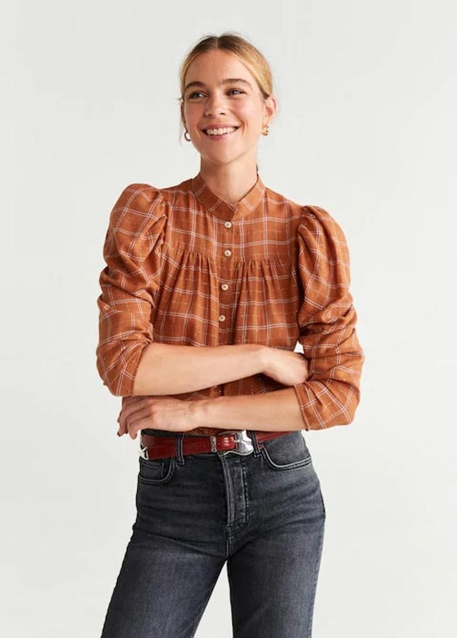 Camisa de algodón con estampado de cuadros, 29,99 euros.