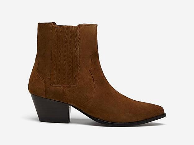 Estos son los botines cowboy que ha llevado María Pombo.