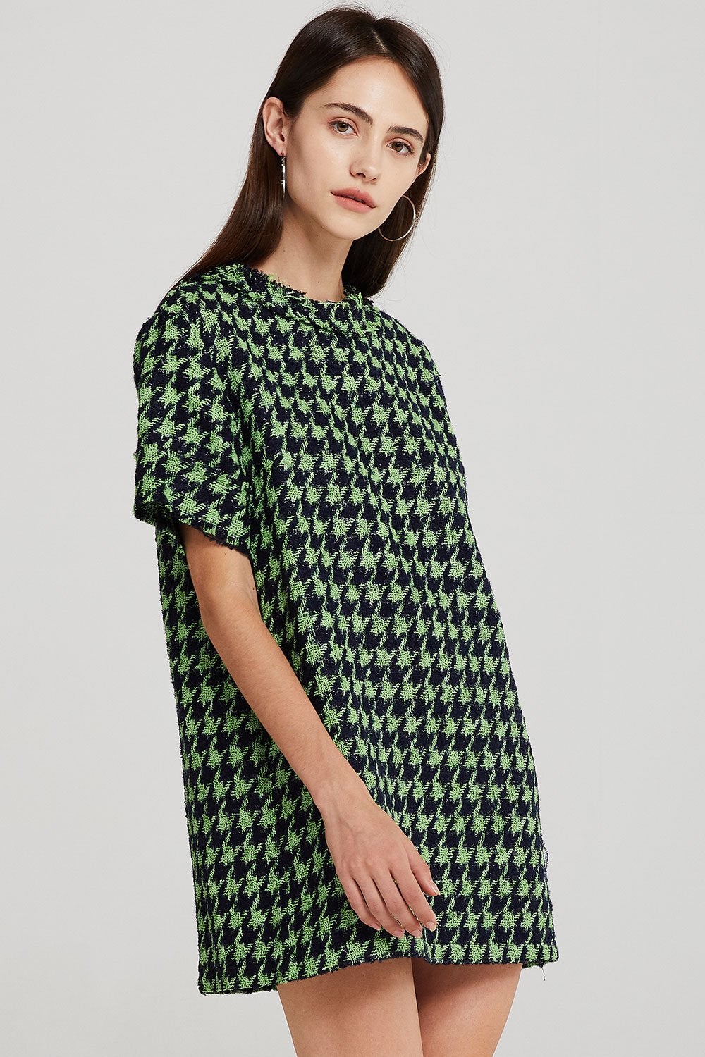 Vestido XXL con estampado de pata de gallo. ¡Un best seller que siempre vuelve en otoño! (81,95 euros).