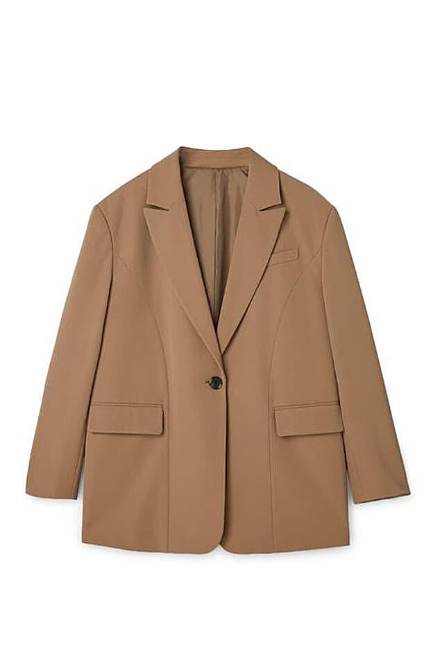 Americana tipo boyfriend en color beige, 35,99 EUR.