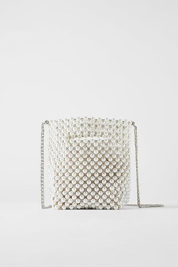 Bolso de perlas de la nueva colección de Zara (29,95 euros).