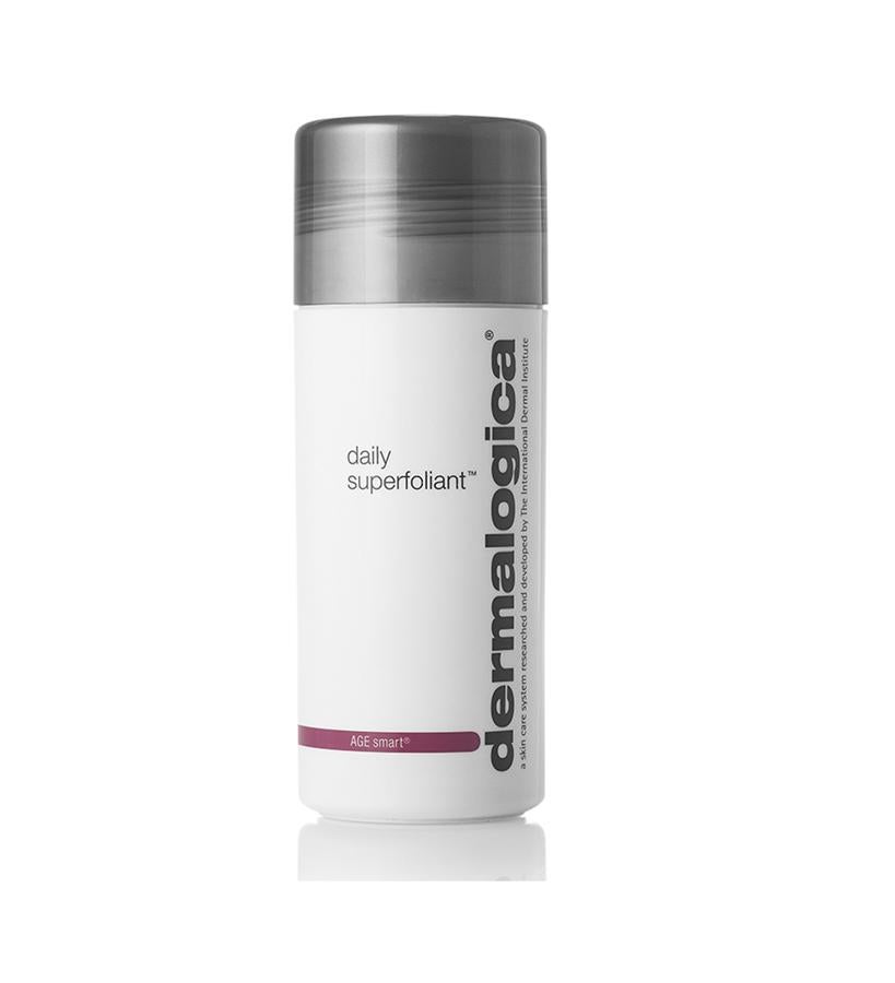 Exfoliante en polvo capaz de eliminar los agentes contaminantes de la superficie de la piel, manteniendo la piel joven, firme y sana. Contiene, entre otros componentes, un trío enzimático formado por la papaína, la lipasa y el subtilisin que disuelven las proteínas de la piel proporcionando una limpieza profunda y una rápida exfoliación para limpiar a fondo la piel de todo tipo de suciedad. (86,13 €).