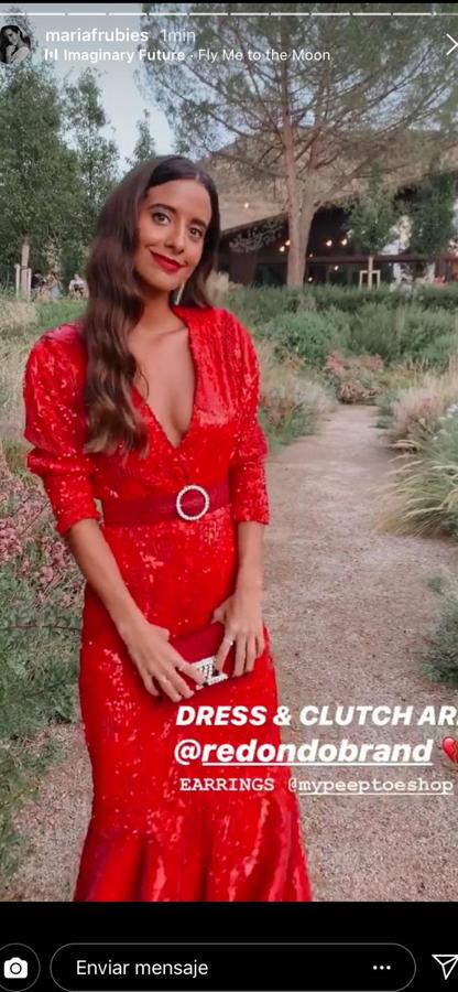 La influencer se enfundó un precioso diseño de  Redondo Brand  en rojo (que queremos más pronto que tarde) que le quedaba de 10. Sin duda, puede que María sea una de nuestras favoritas...