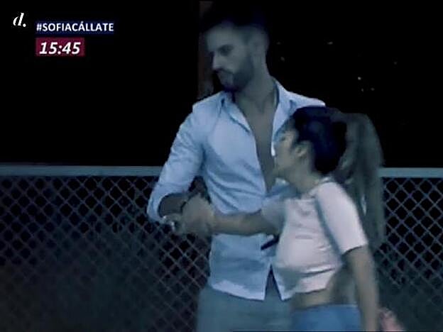 Galería. Asraf agarrando a Chabelita Pantoja del brazo. - Famosos que se odian... Y se odiarán hasta el fin de los días