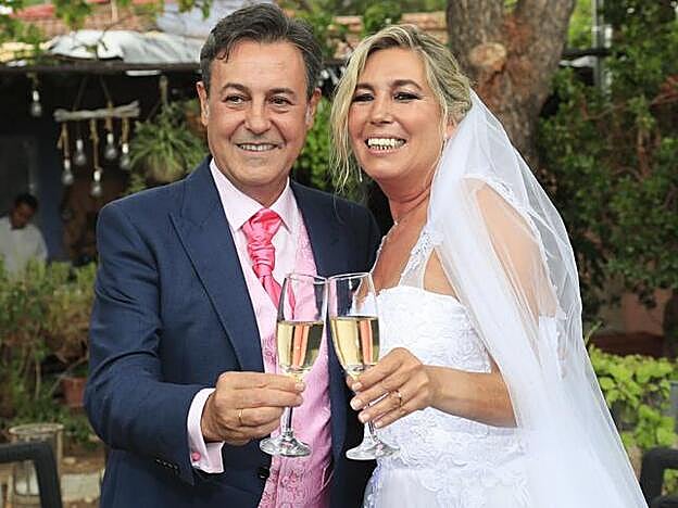 José Ribagorda y Loles Silva durante su boda celebrada este sábado en Madrid.