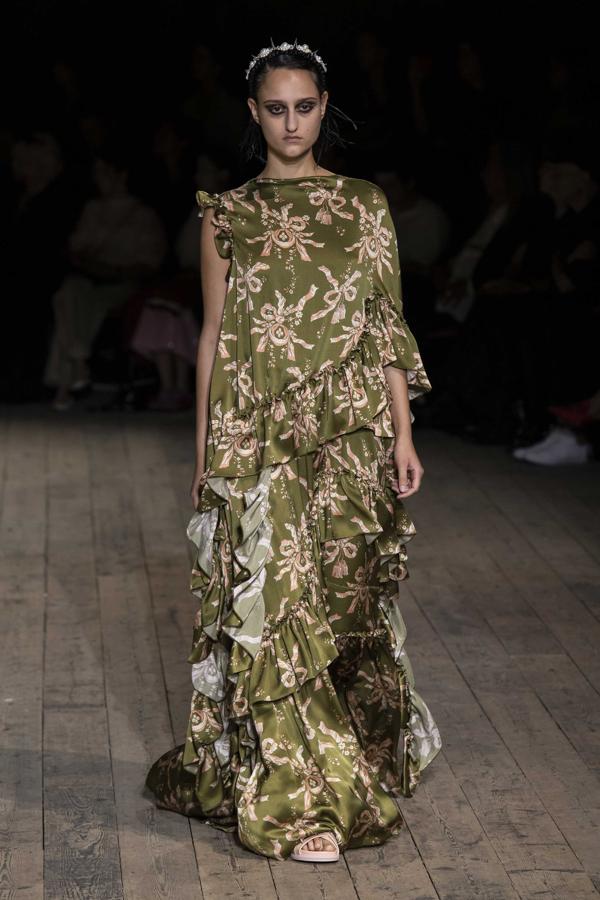 Desfile P/V 2020 de Simone Rocha.