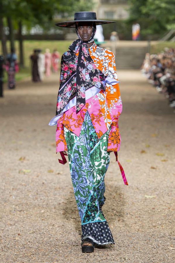 Desfile P/V 2020 de Erdem.