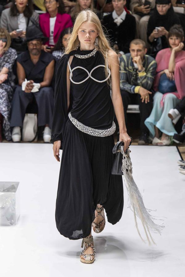 Desfile P/V 2020 de J.W. Anderson.