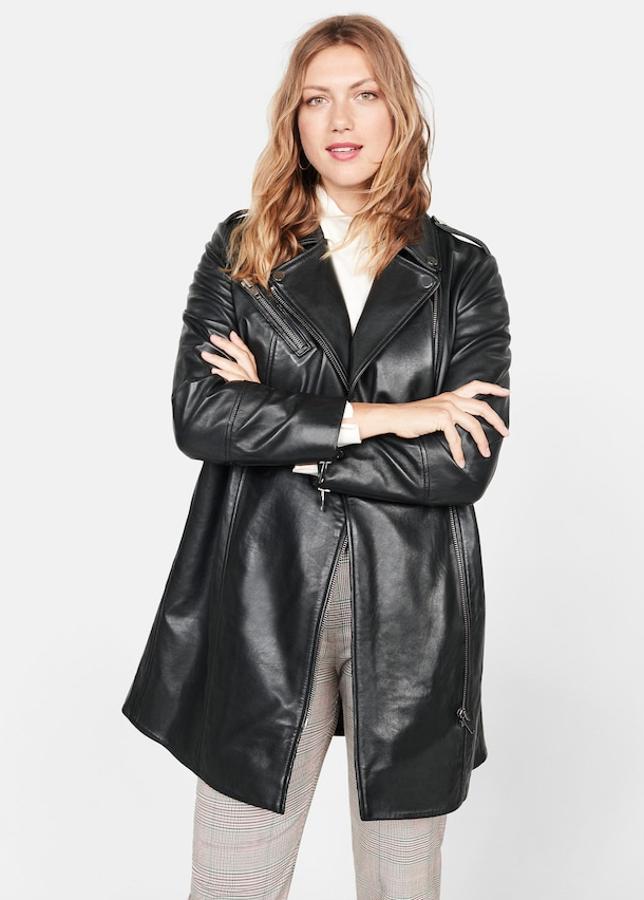 Abrigo o chaquetón estilo biker en piel cien por cien de Violeta (169,90 euros). Lleva cuello de solapa, trabillas en los hombros y cierre de cremallera.