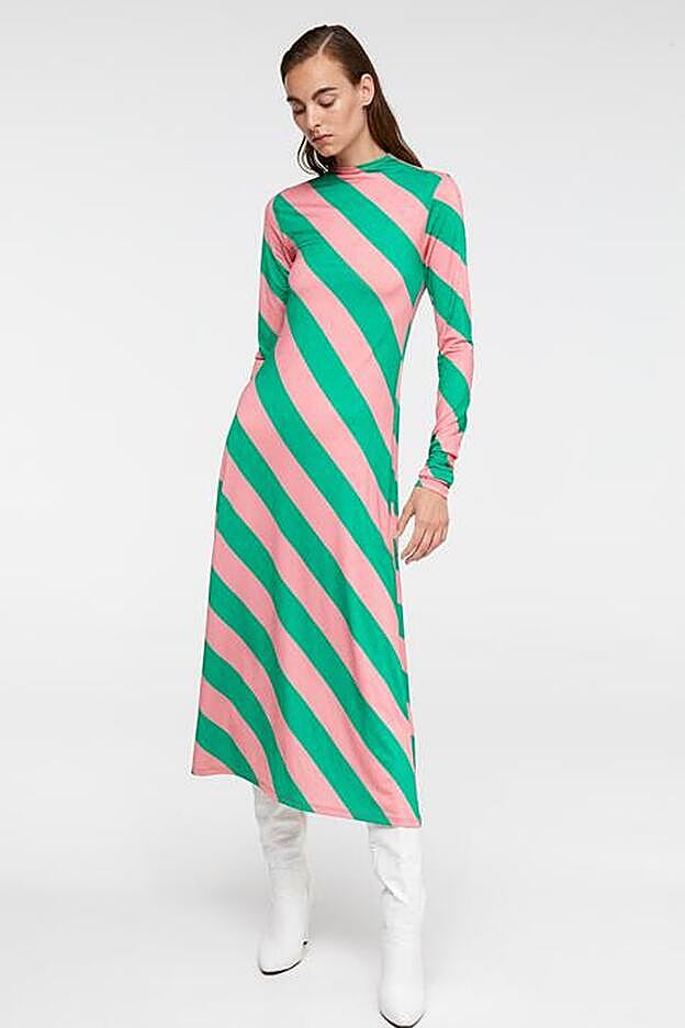 Vestido de manga larga de la nueva colección de Sfera.