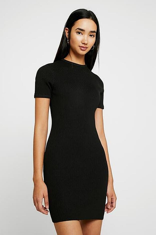 Una versión con manga corta del vestido que se ha agotado en cuanto Cristina Pedroche lo llevó en televisión.