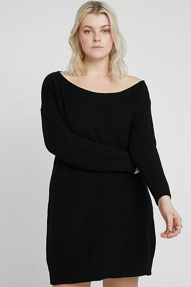 Una opción no tan ajustada y hasta la talla 54 del vestido básico de punto negro que lleva Cristina Pedroche.